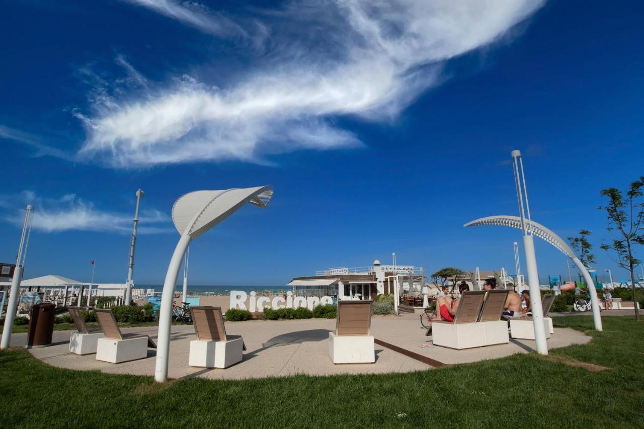 Trilocale Luna Riccione Eksteriør bilde